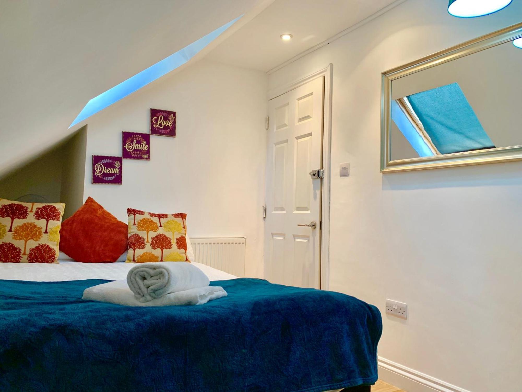 1 Bed Apartment,Recep,Kitchen,Bath イルフォード エクステリア 写真