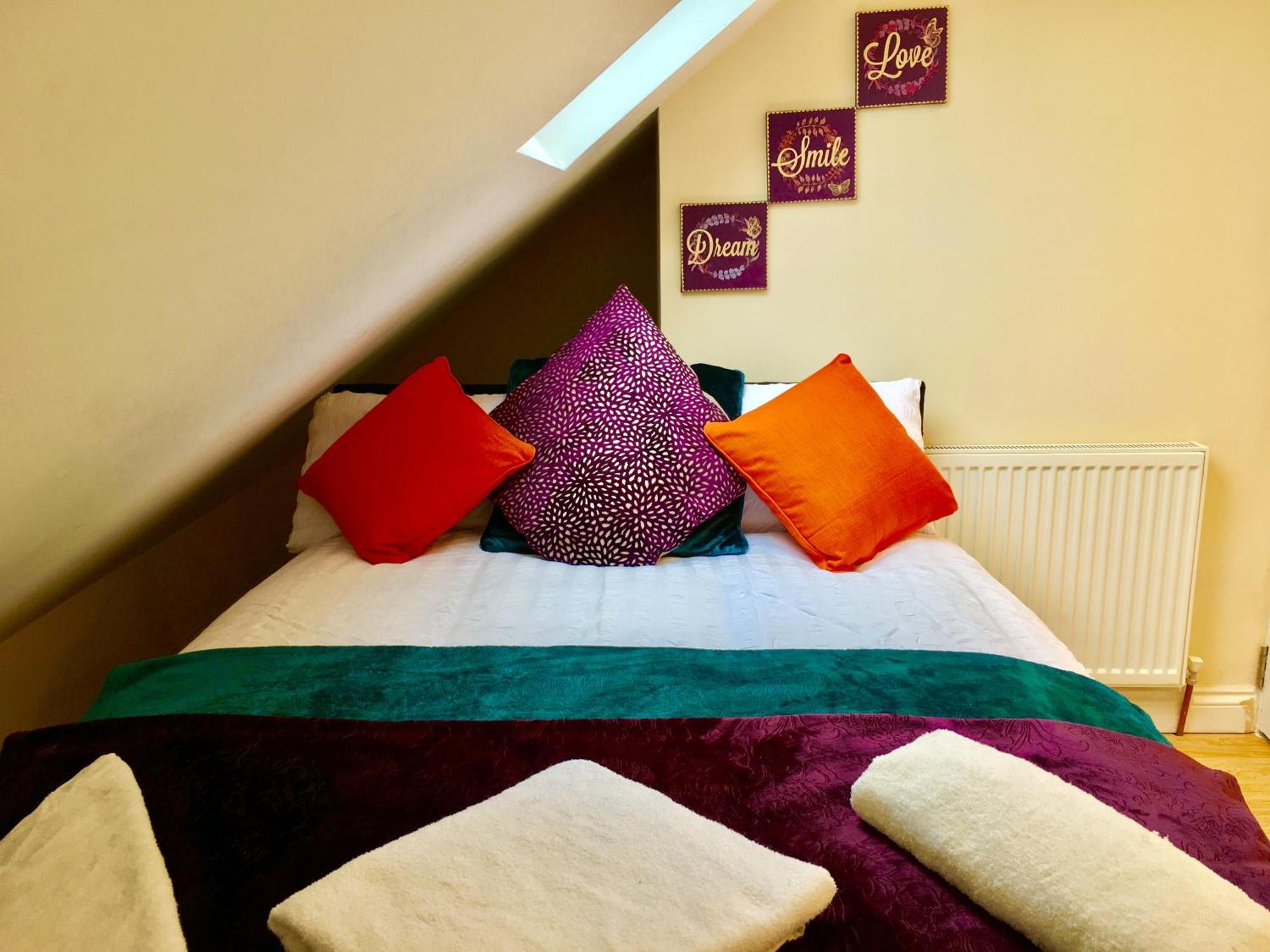 1 Bed Apartment,Recep,Kitchen,Bath イルフォード エクステリア 写真